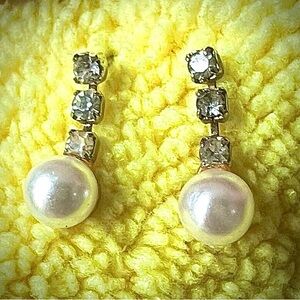 EARRINGS Fashion Rhinestones & Pearl 
NWOT Never Worn